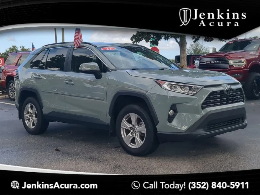 2021 Toyota RAV4 XLE photo 1