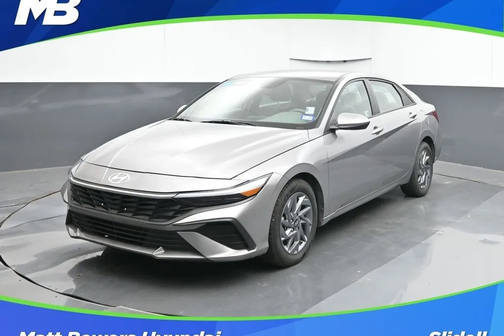 2024 Hyundai Elantra SEL photo 1