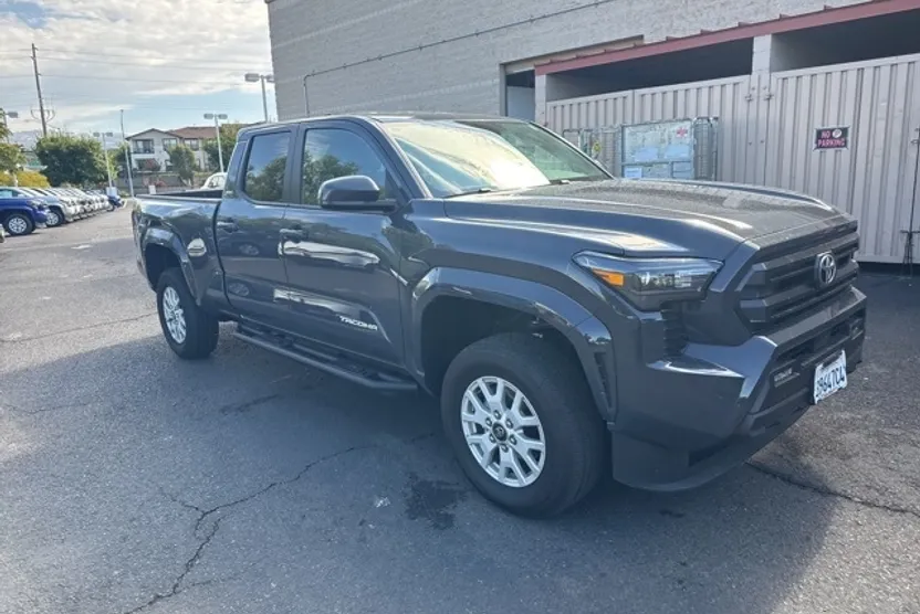 2024 Toyota Tacoma SR5 photo 1