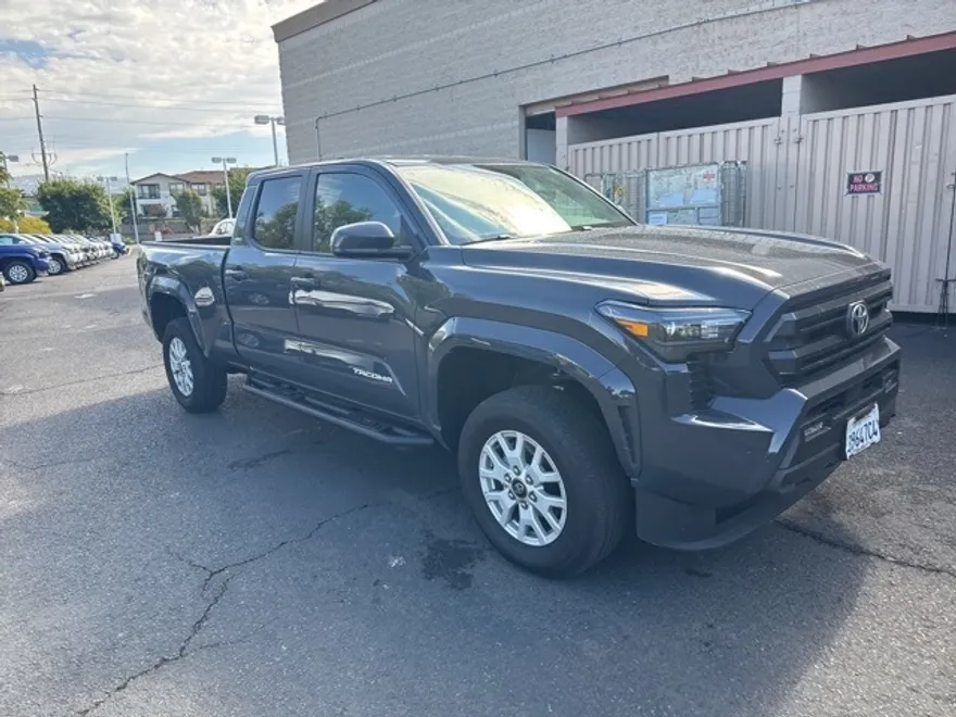 2024 Toyota Tacoma SR5 photo 1