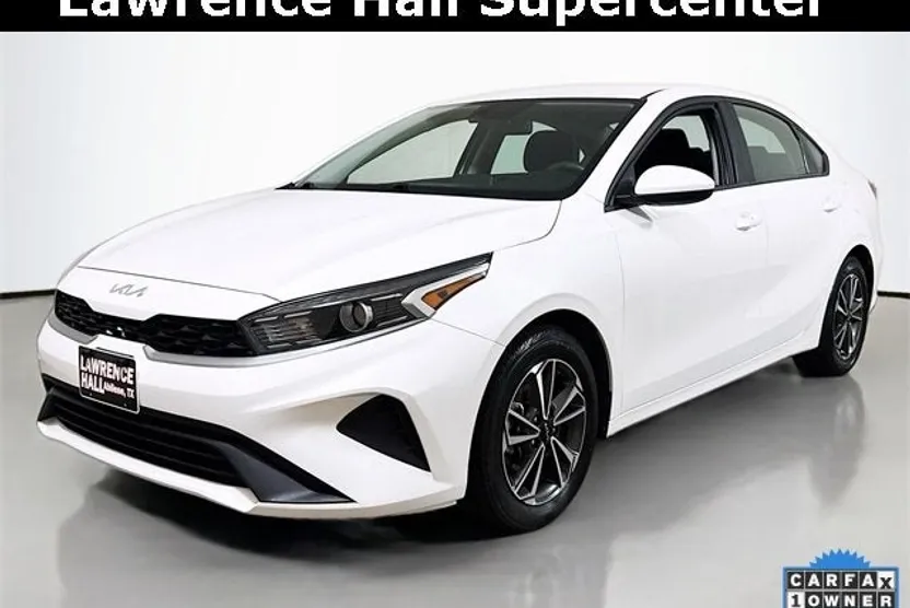 2023 Kia Forte LXS photo 1