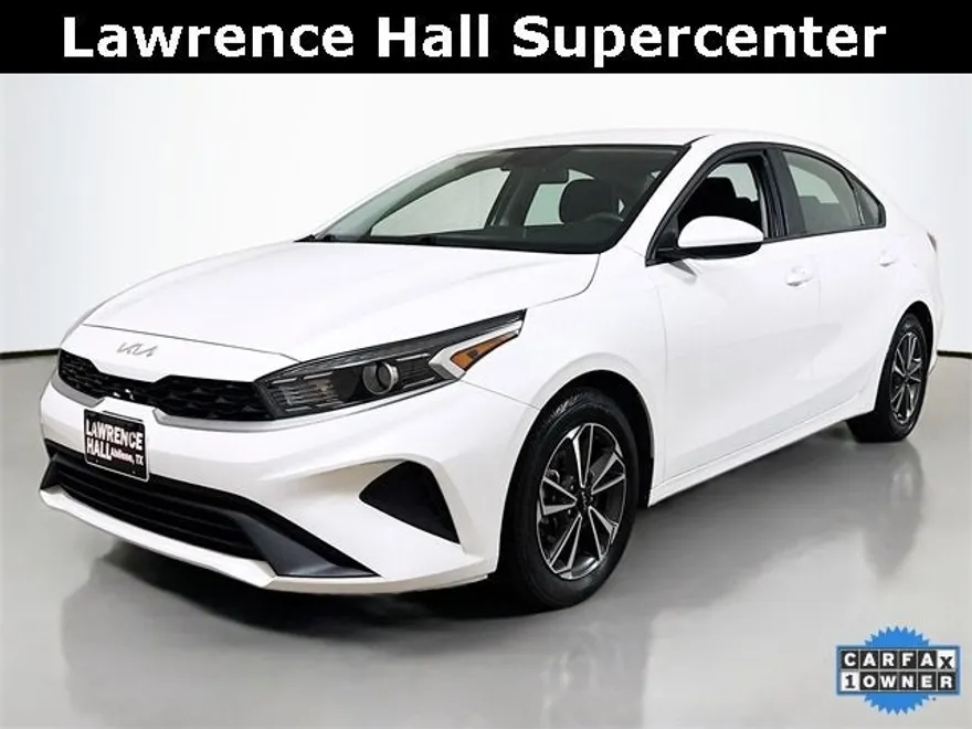 2023 Kia Forte LXS photo 1