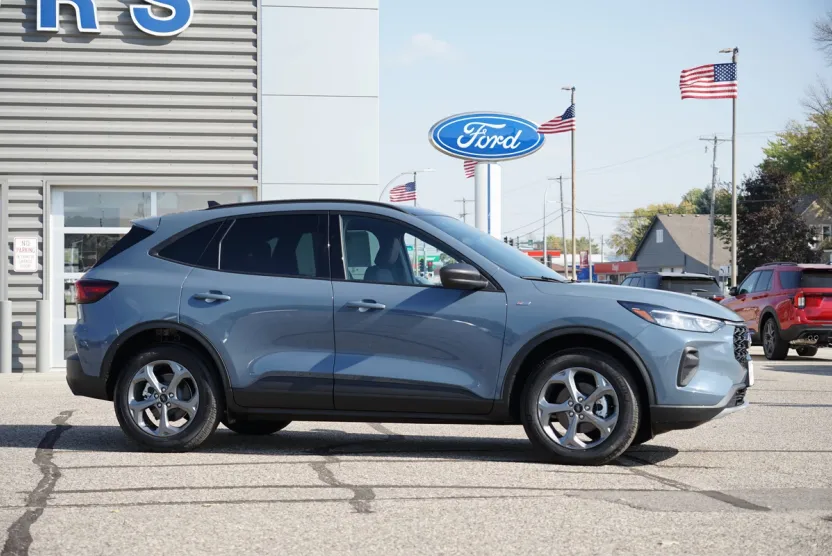 2025 Ford Escape ST-Line photo 1