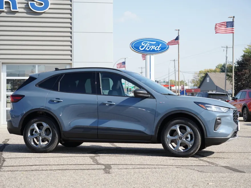 2025 Ford Escape ST-Line photo 1