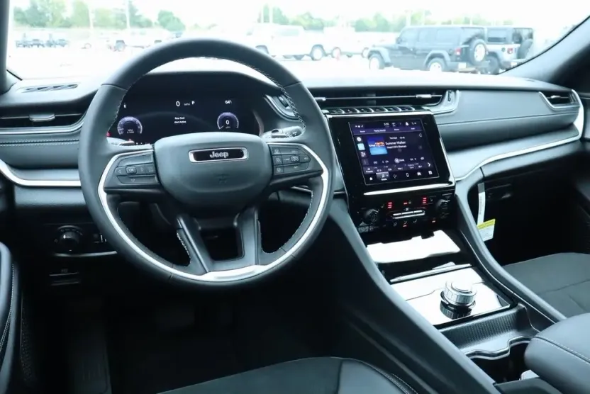 2025 Jeep Grand Cherokee Altitude X photo 1