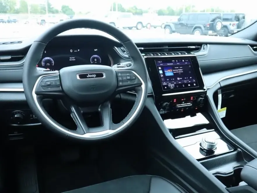 2025 Jeep Grand Cherokee Altitude X photo 1