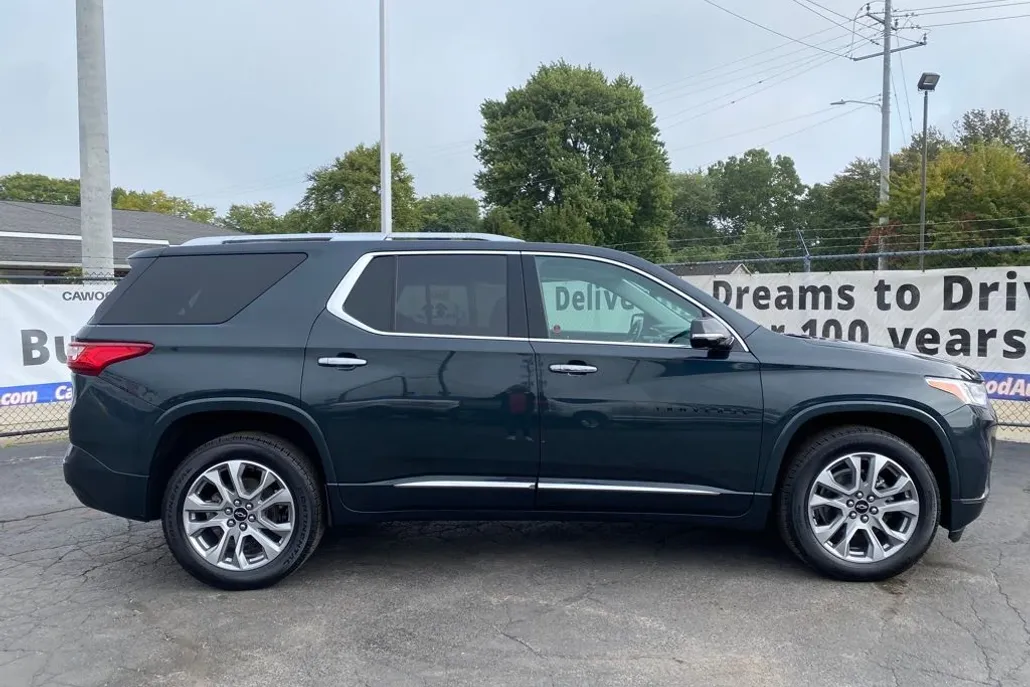 2021 Chevrolet Traverse Premier photo 1