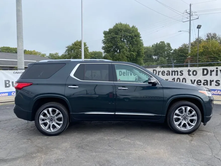 2021 Chevrolet Traverse Premier photo 1
