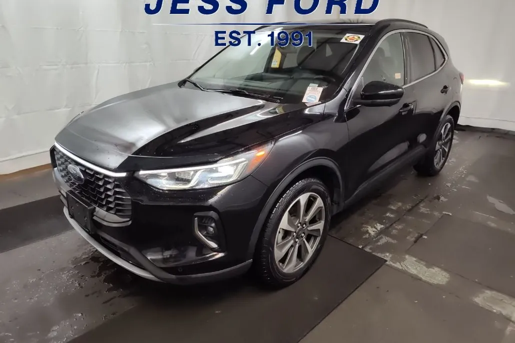 2023 Ford Escape Platinum photo 1