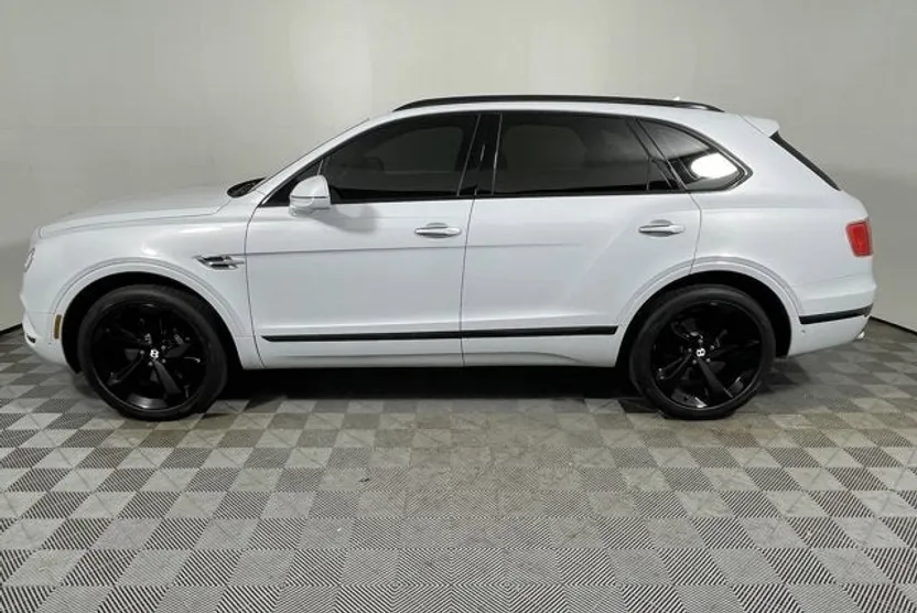 2019 Bentley Bentayga V8 photo 1