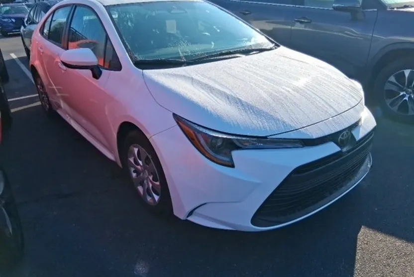 2024 Toyota Corolla LE photo 1