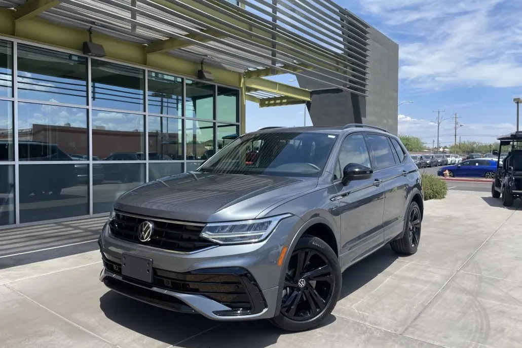 2023 Volkswagen Tiguan SE R-Line Black photo 1