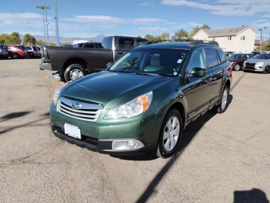 2011 Subaru Outback 2.5i Premium photo 1
