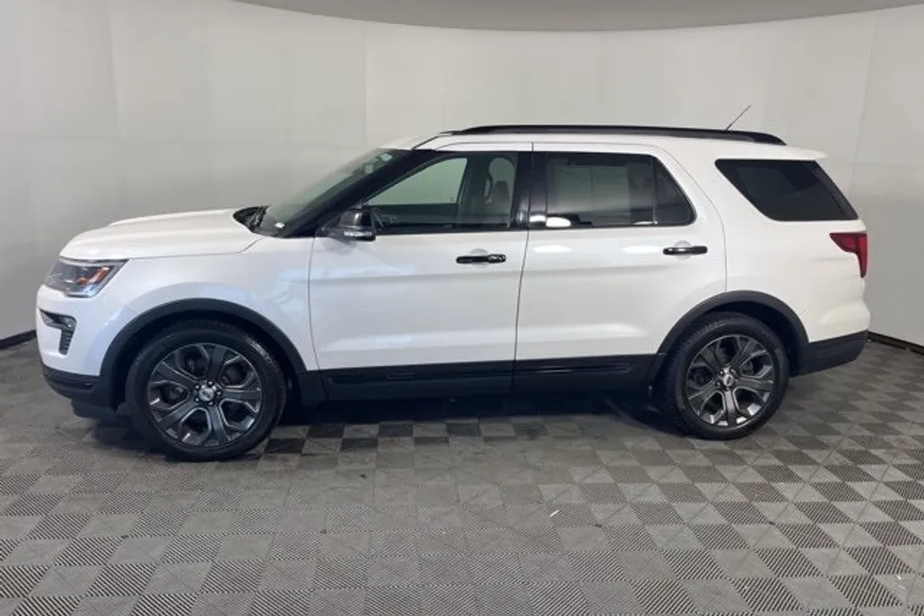 2018 Ford Explorer Sport photo 1