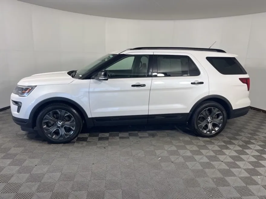 2018 Ford Explorer Sport photo 1