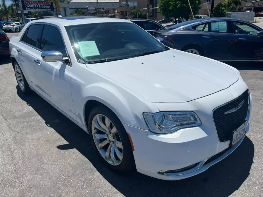 2019 Chrysler 300 Limited photo 1