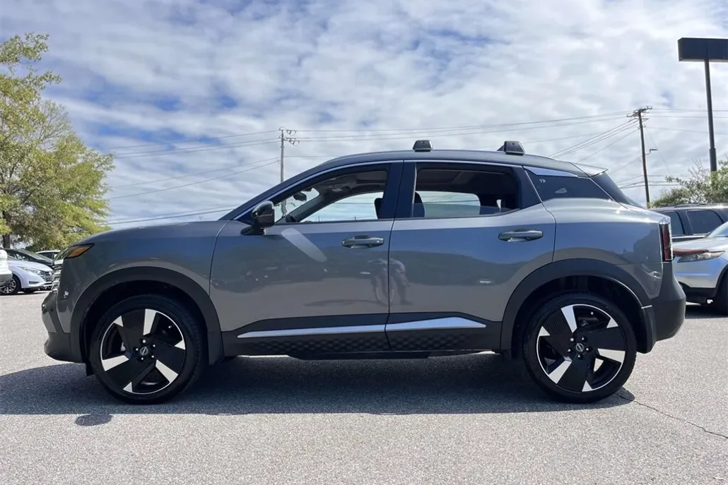 2026 Nissan Kicks SR photo 1