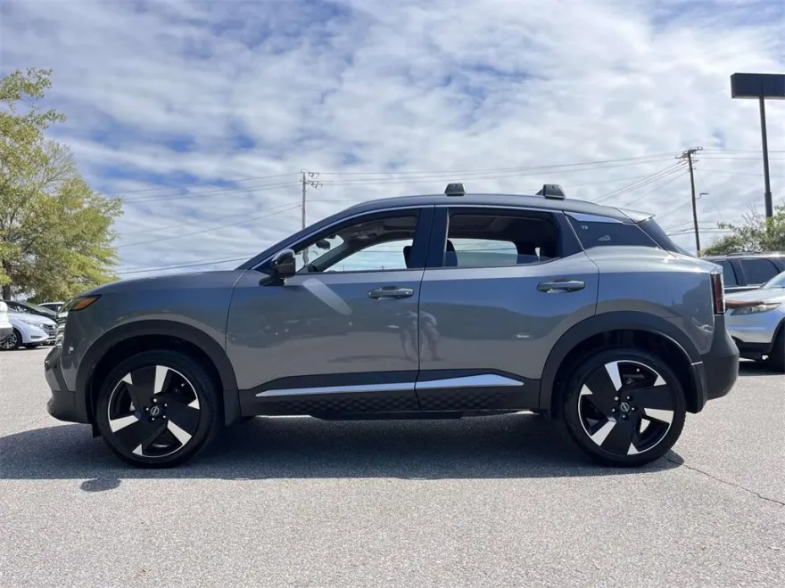 2026 Nissan Kicks SR photo 1