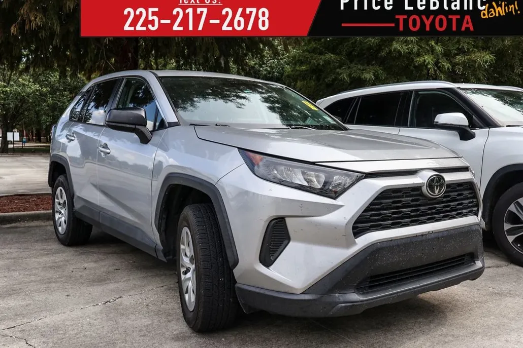 2022 Toyota RAV4 LE photo 1