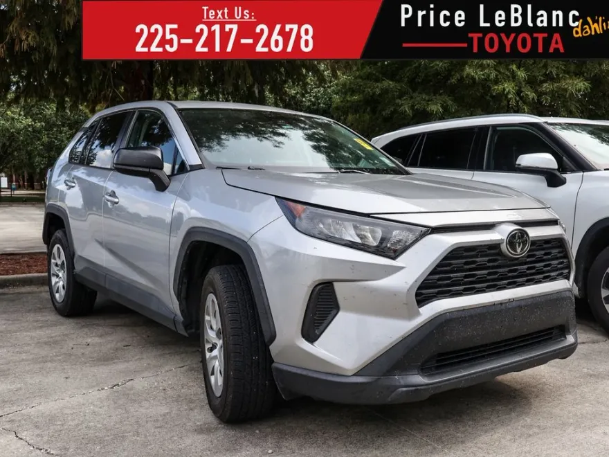 2022 Toyota RAV4 LE photo 1