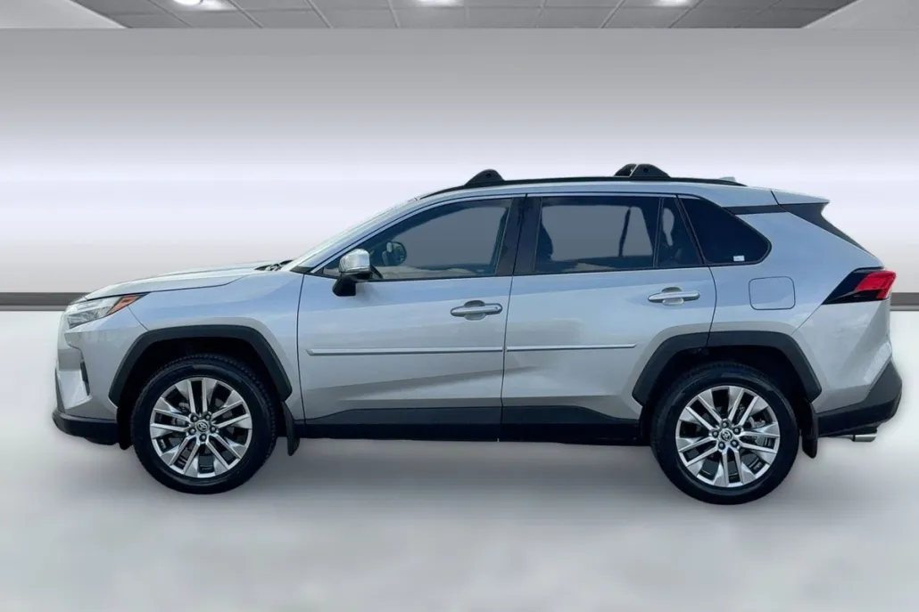 2022 Toyota RAV4 XLE Premium photo 1