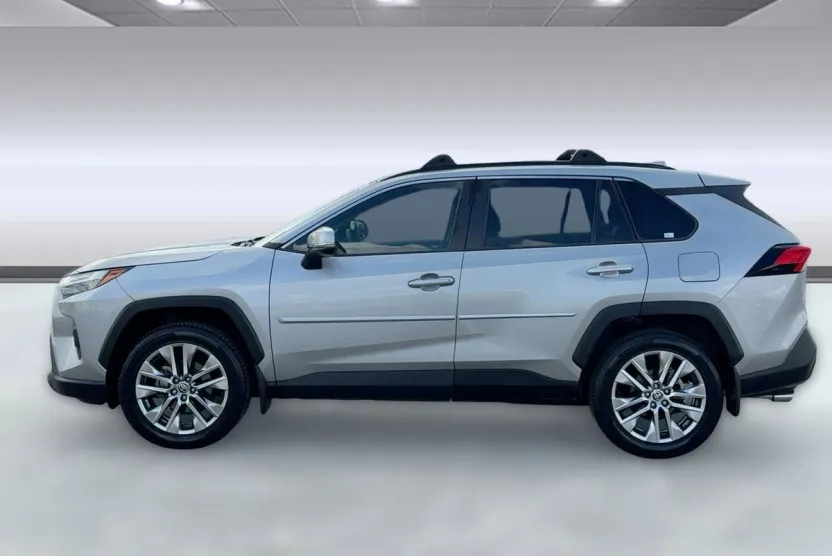 2022 Toyota RAV4 XLE Premium photo 1