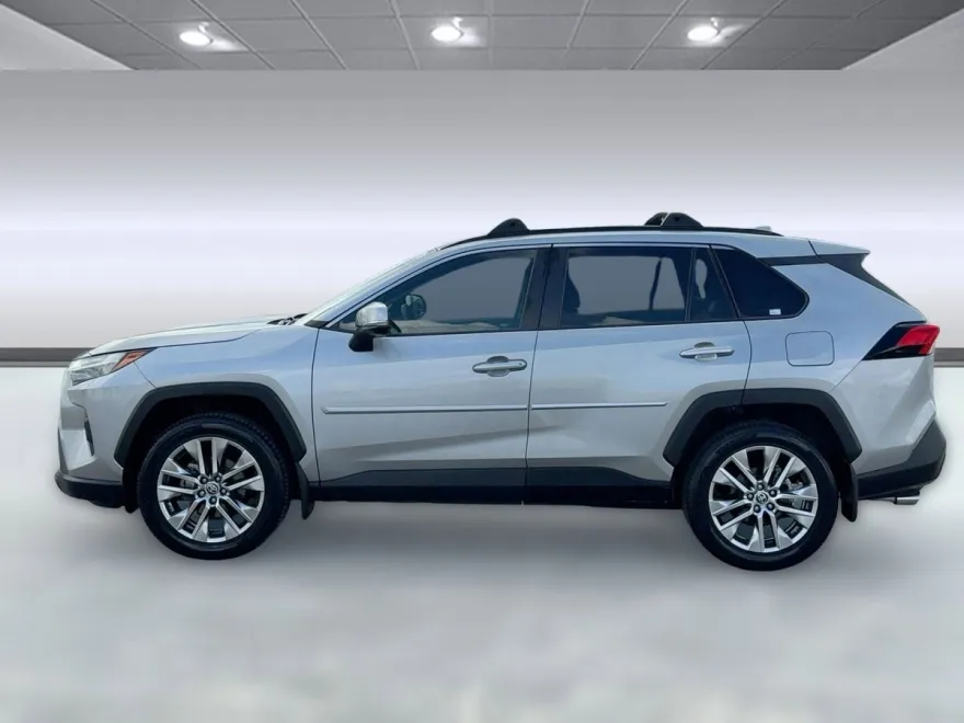 2022 Toyota RAV4 XLE Premium photo 1