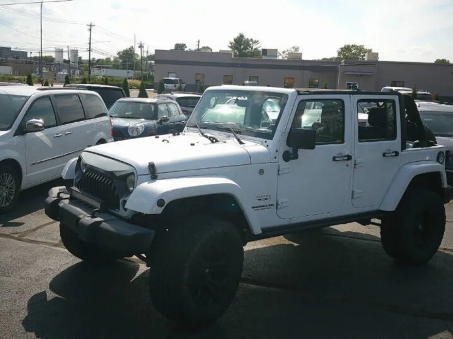 2016 Jeep Wrangler Unlimited Sahara photo 1