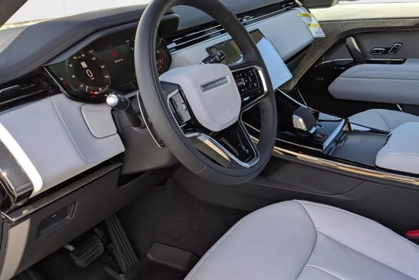 2025 Land Rover Range Rover Sport P360 SE photo 1