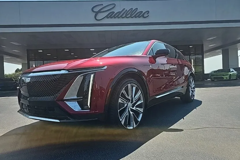 2024 Cadillac Lyriq Luxury photo 1