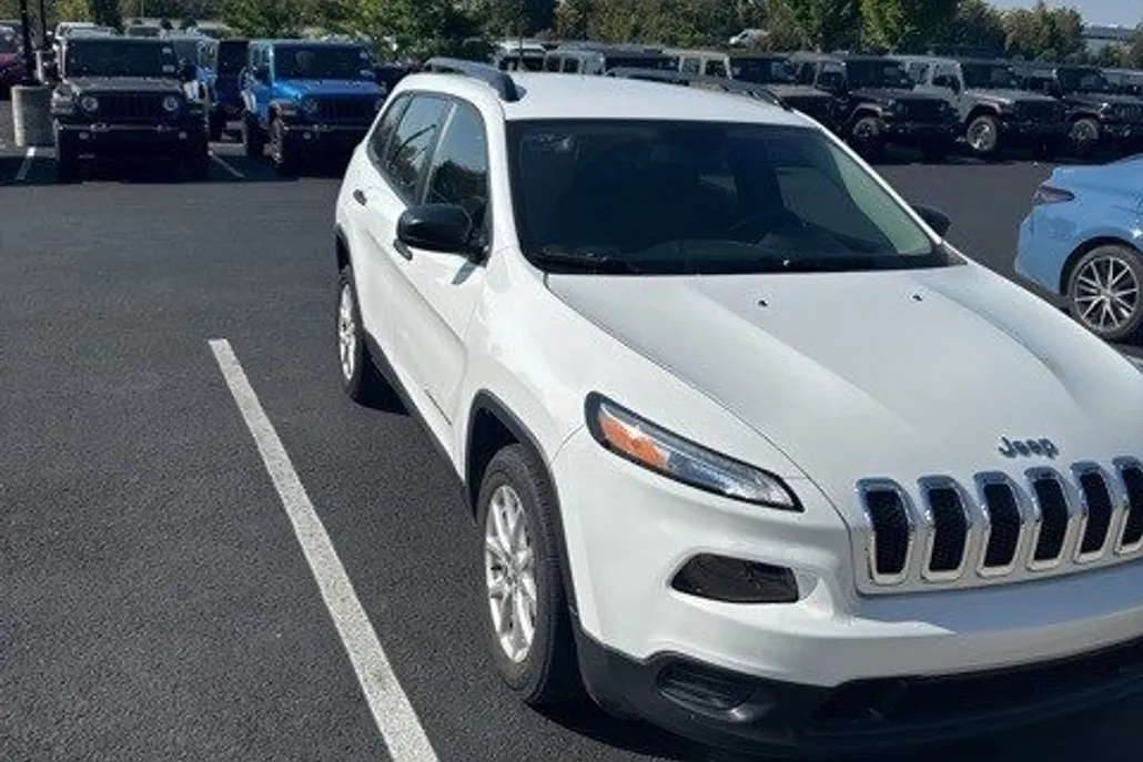 2016 Jeep Cherokee Sport photo 1