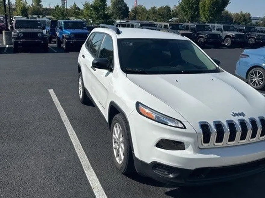 2016 Jeep Cherokee Sport photo 1