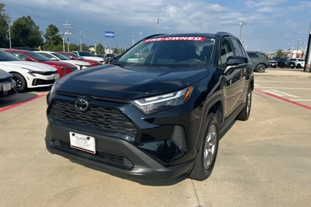 2024 Toyota RAV4 XLE photo 1