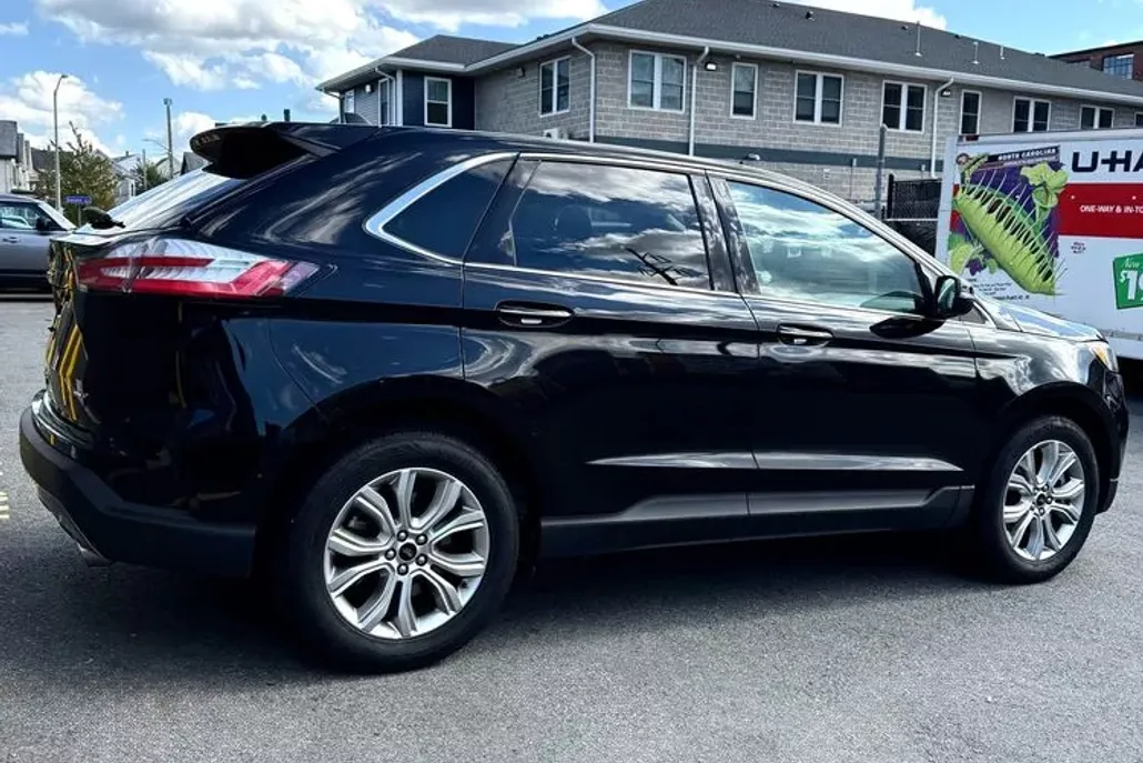 2024 Ford Edge Titanium photo 1