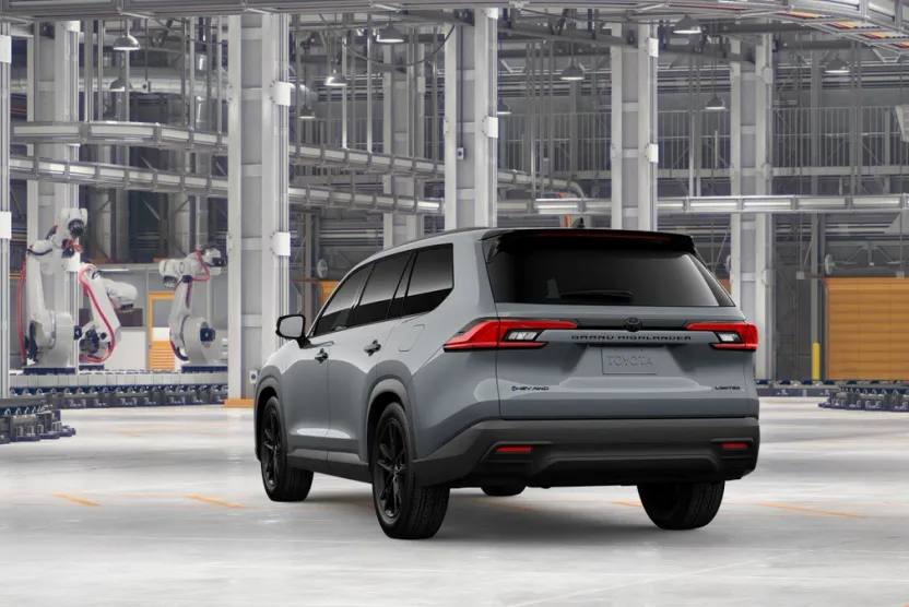 2026 Toyota Highlander Hybrid photo 1