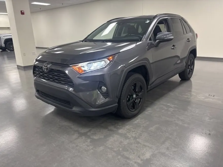 2021 Toyota RAV4 XLE photo 1
