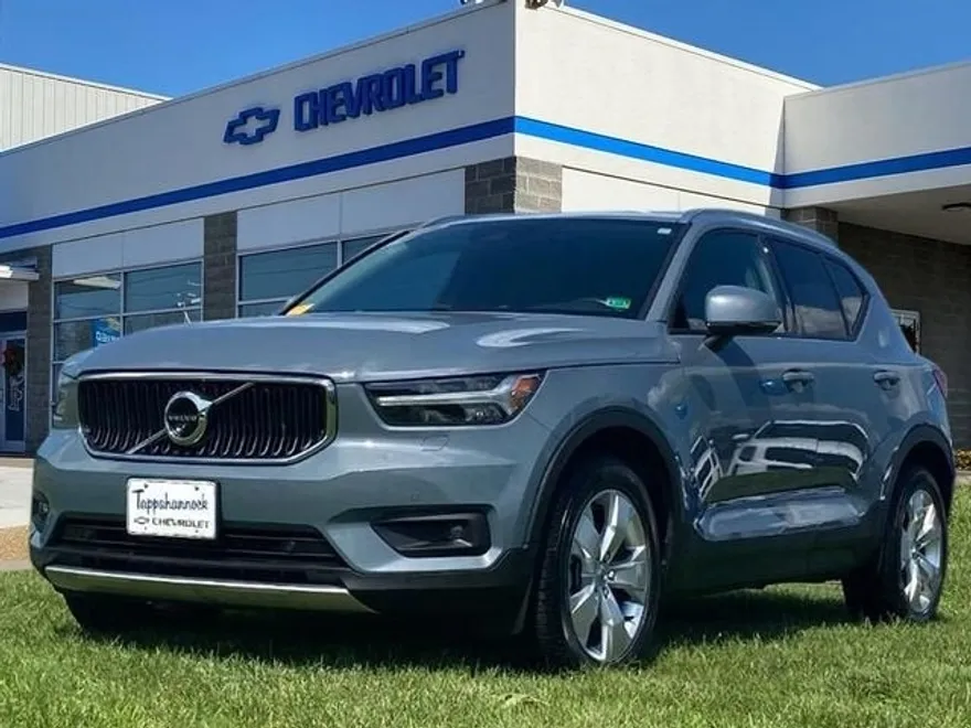 2021 Volvo XC40 Momentum photo 1