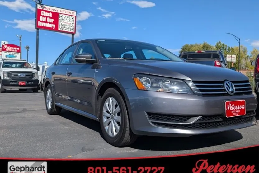 2014 Volkswagen Passat S photo 1