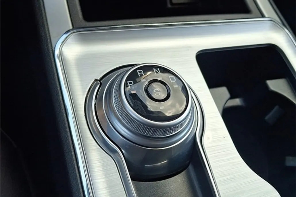 2022 Ford Edge SEL photo 1