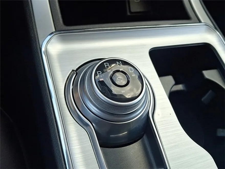 2022 Ford Edge SEL photo 1