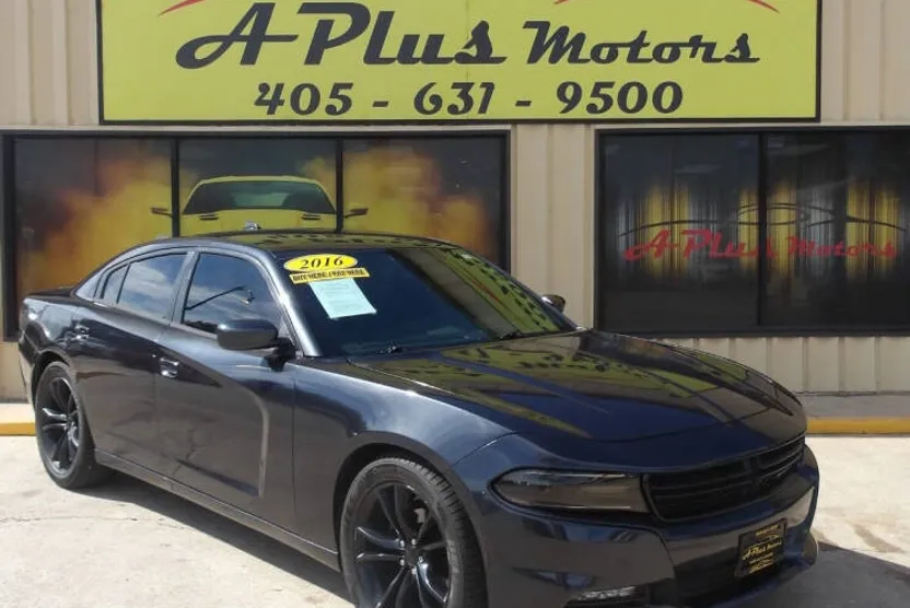 2016 Dodge Charger SXT photo 1