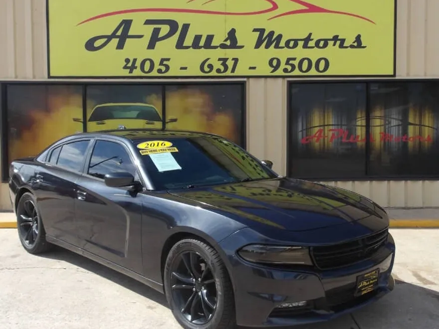 2016 Dodge Charger SXT photo 1