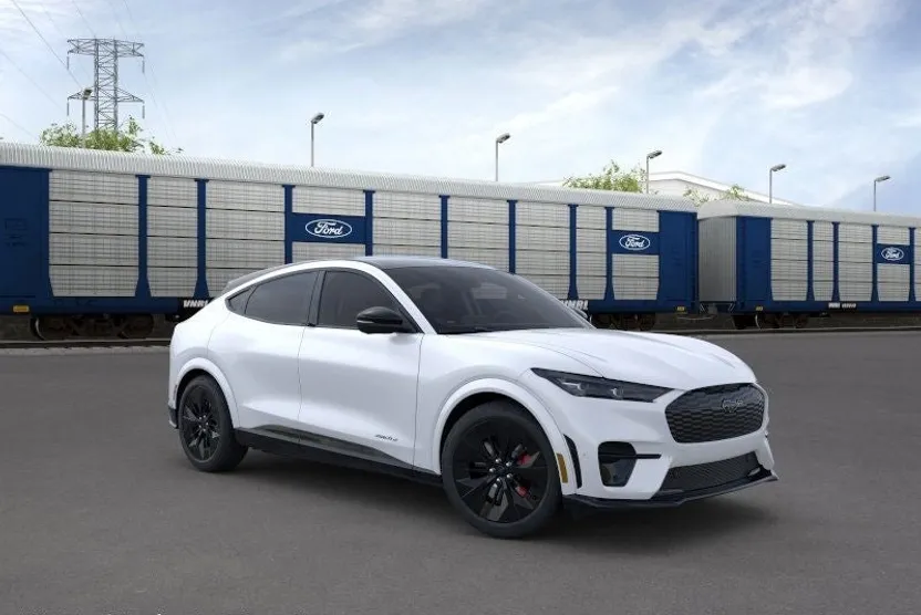 2025 Ford Mustang Mach-E GT photo 1