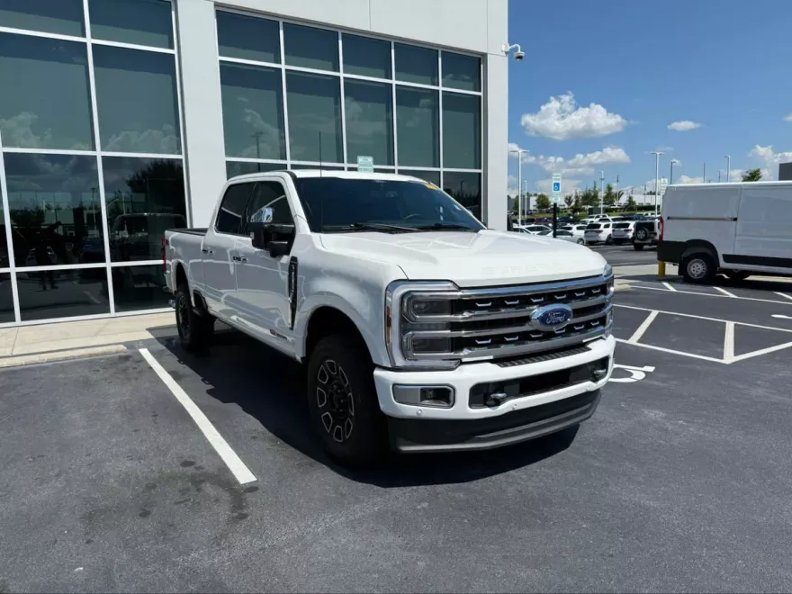 2024 Ford F-250 Platinum photo 1