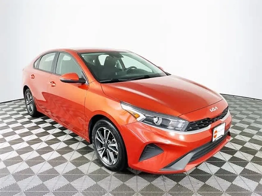 2023 Kia Forte LXS photo 1