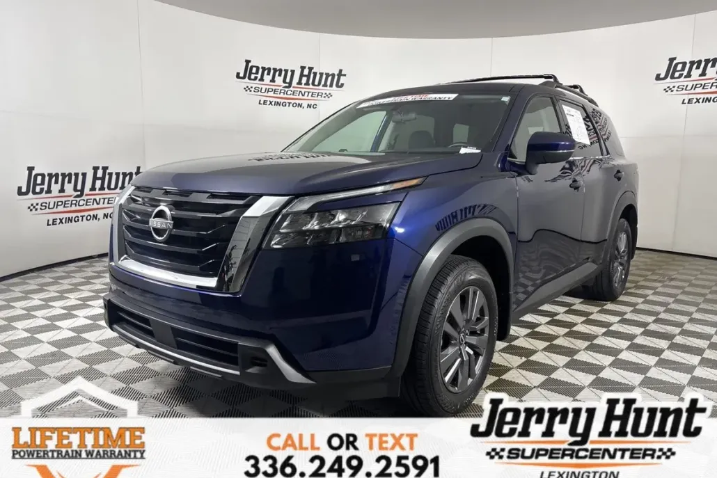 2024 Nissan Pathfinder SV photo 1