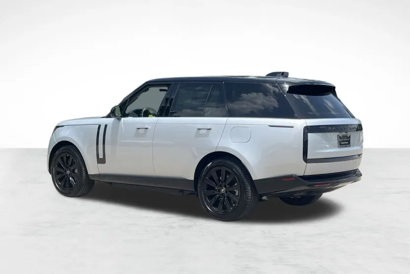 2025 Land Rover Range Rover SE photo 1