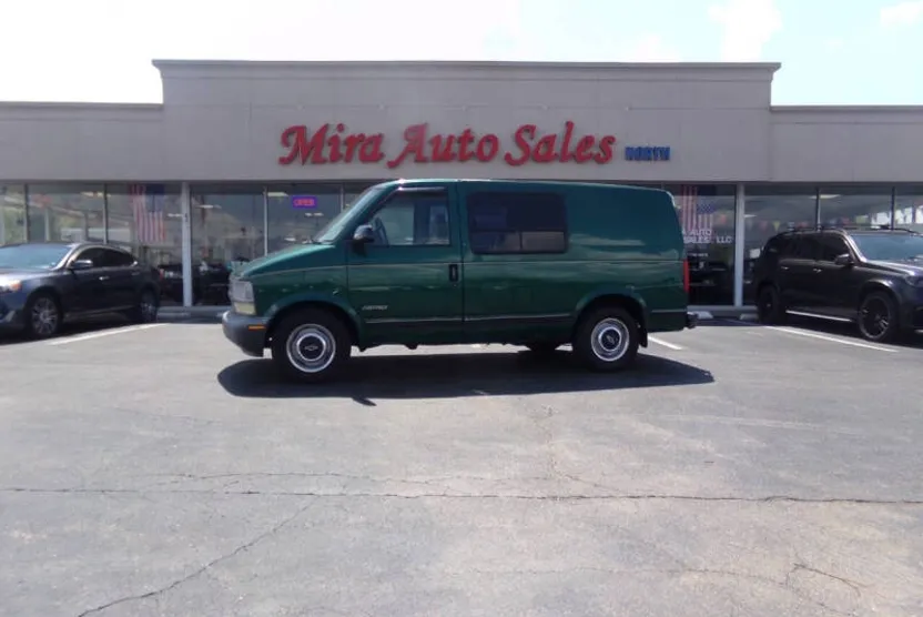 1998 Chevrolet Astro Base Cargo Van photo 1