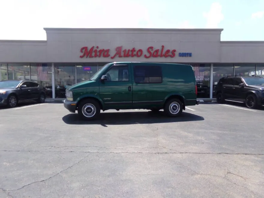 1998 Chevrolet Astro Base Cargo Van photo 1