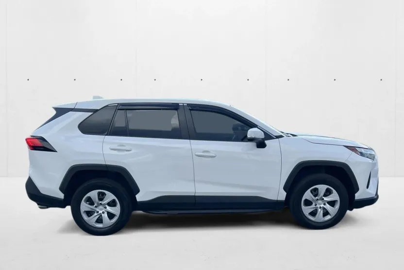 2024 Toyota RAV4 LE photo 1